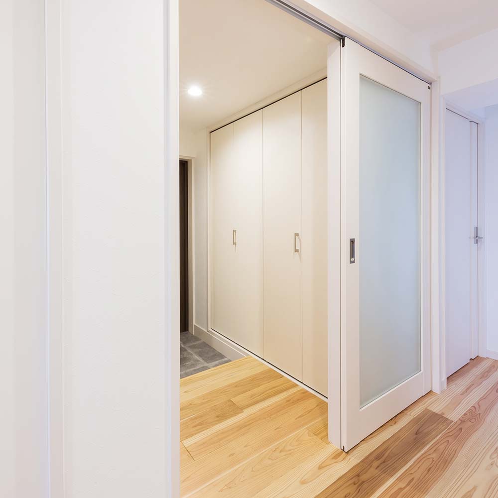 断熱性を高める玄関と居住スペースの間の引き戸