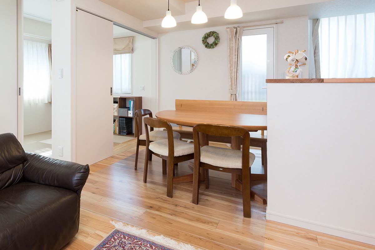 程よい距離感のくつろぎスペースとリビング