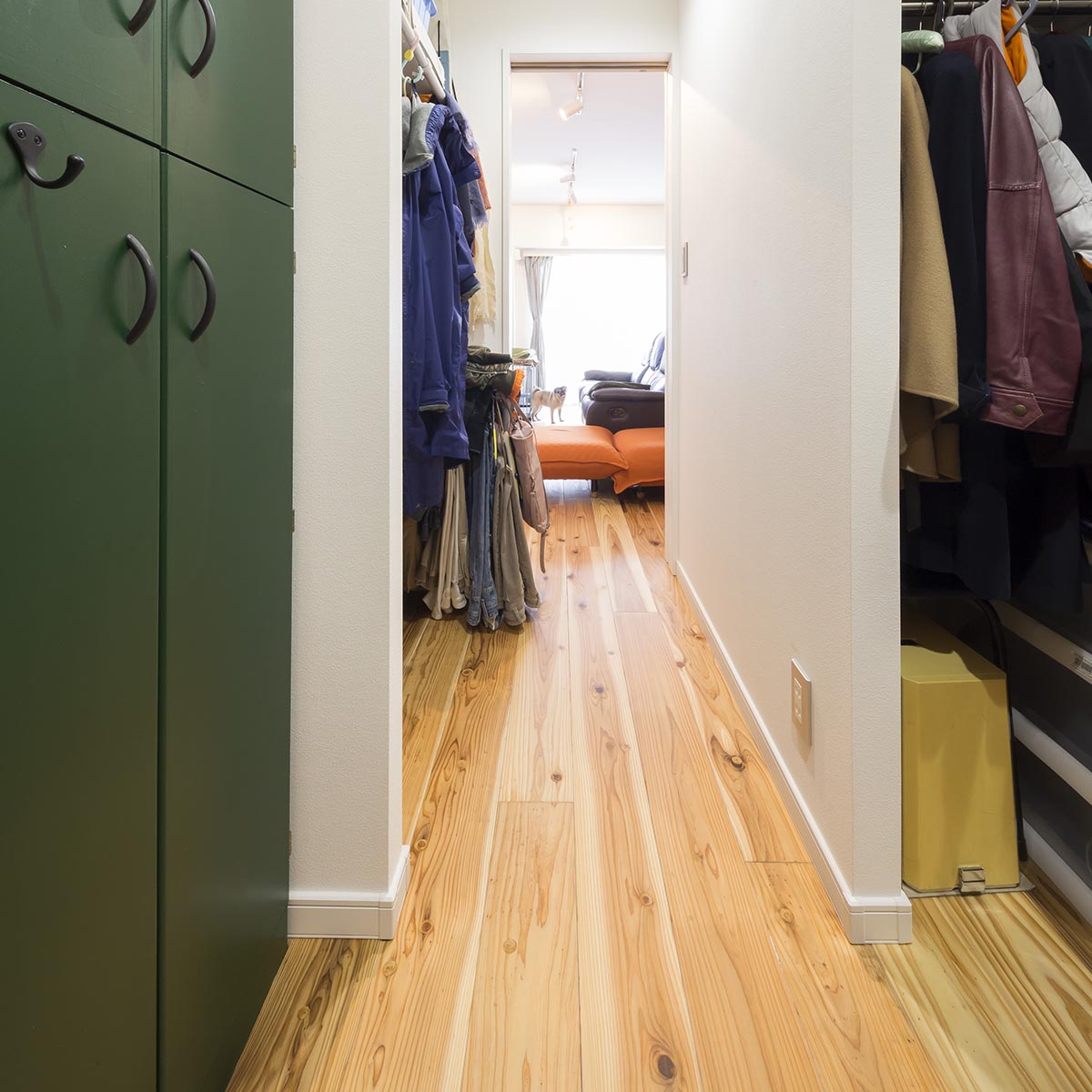 寝室からリビングへの導線にウォークスルークローゼットをレイアウト