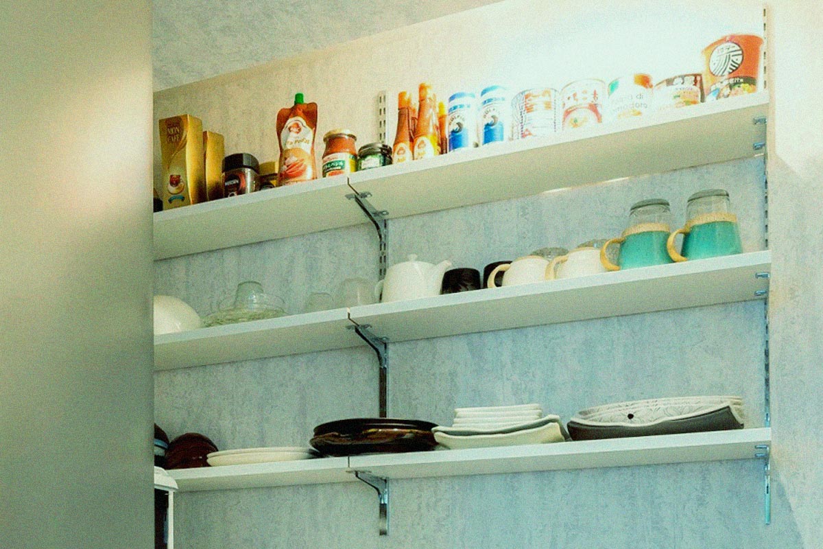 ウォークイン型のパントリー