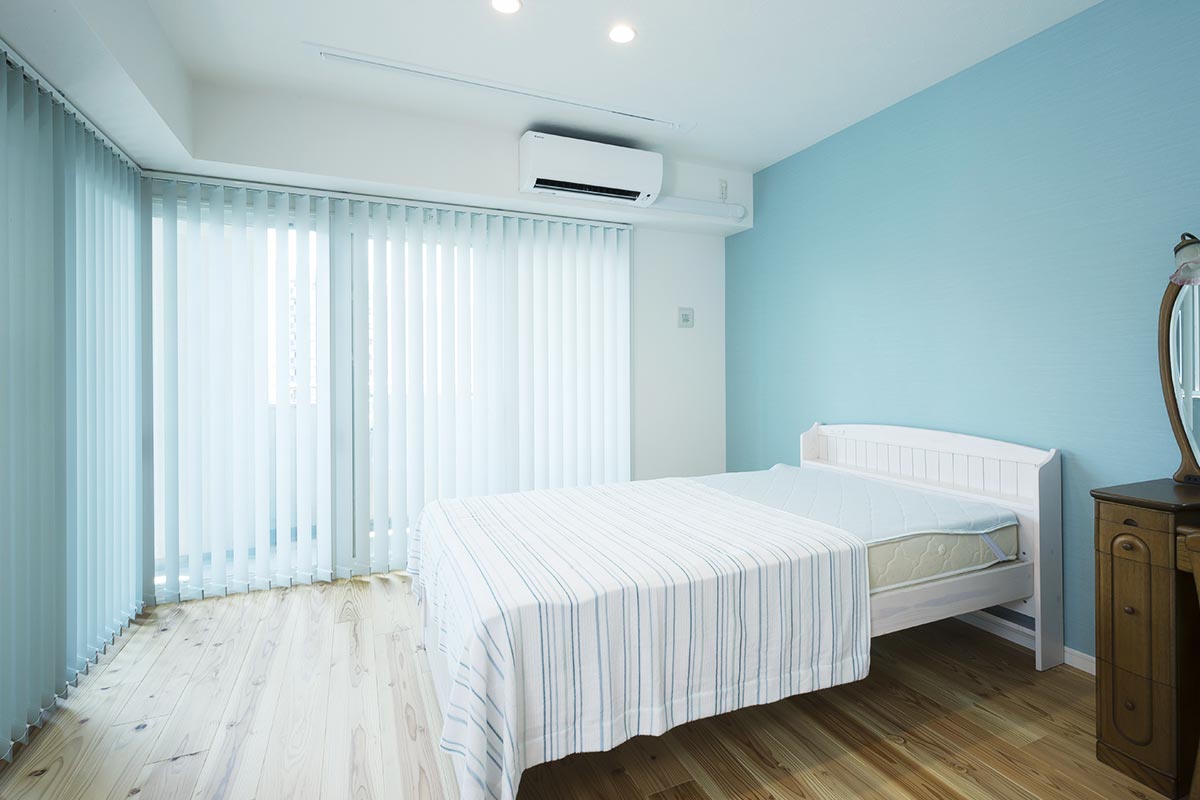 好きな色を使った寝室の壁